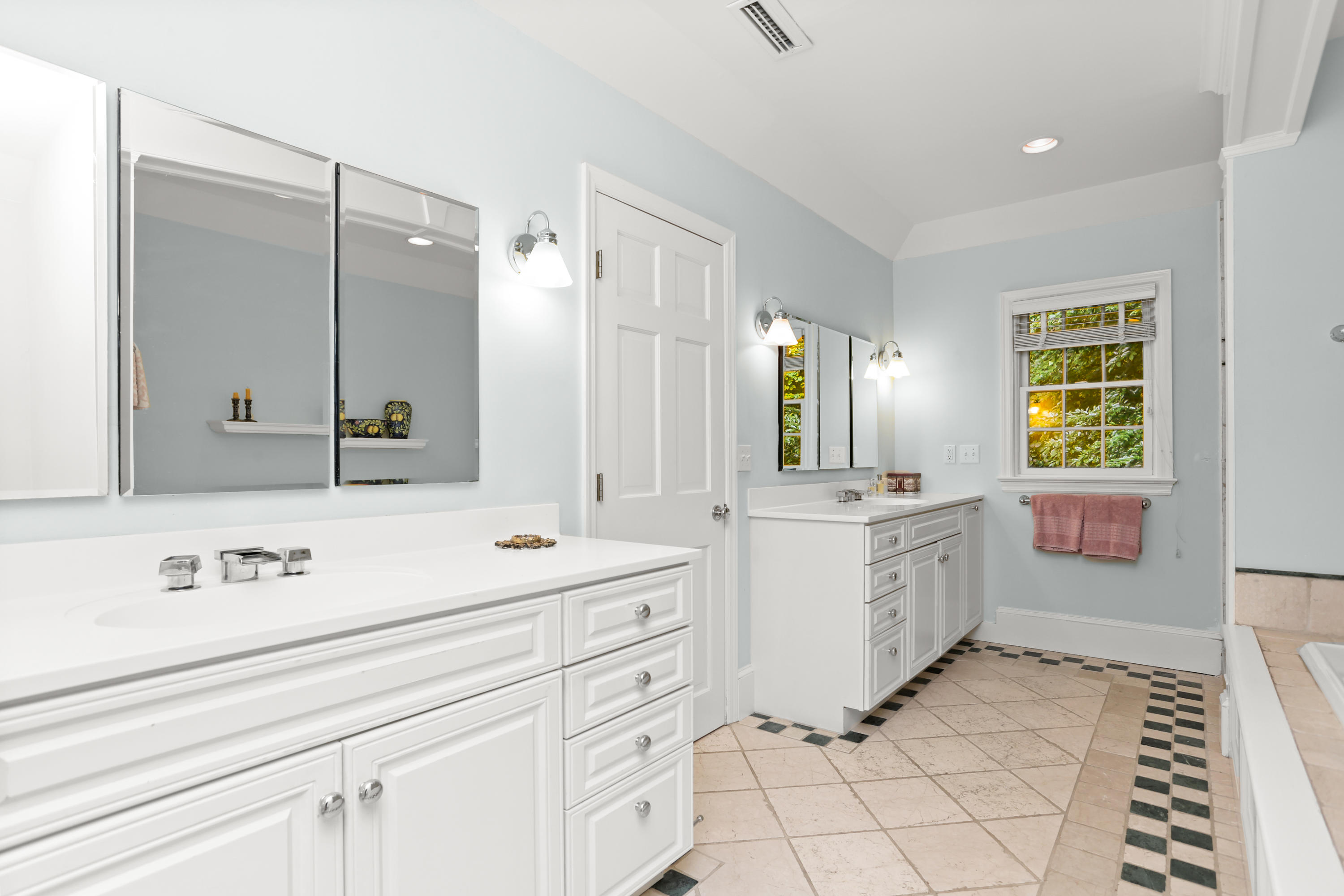 5 Stony Brook Road South Darien, CT 06820 - Photo 13 of 27 a spacious bathroom with a double vanity sink mirror and bathtub