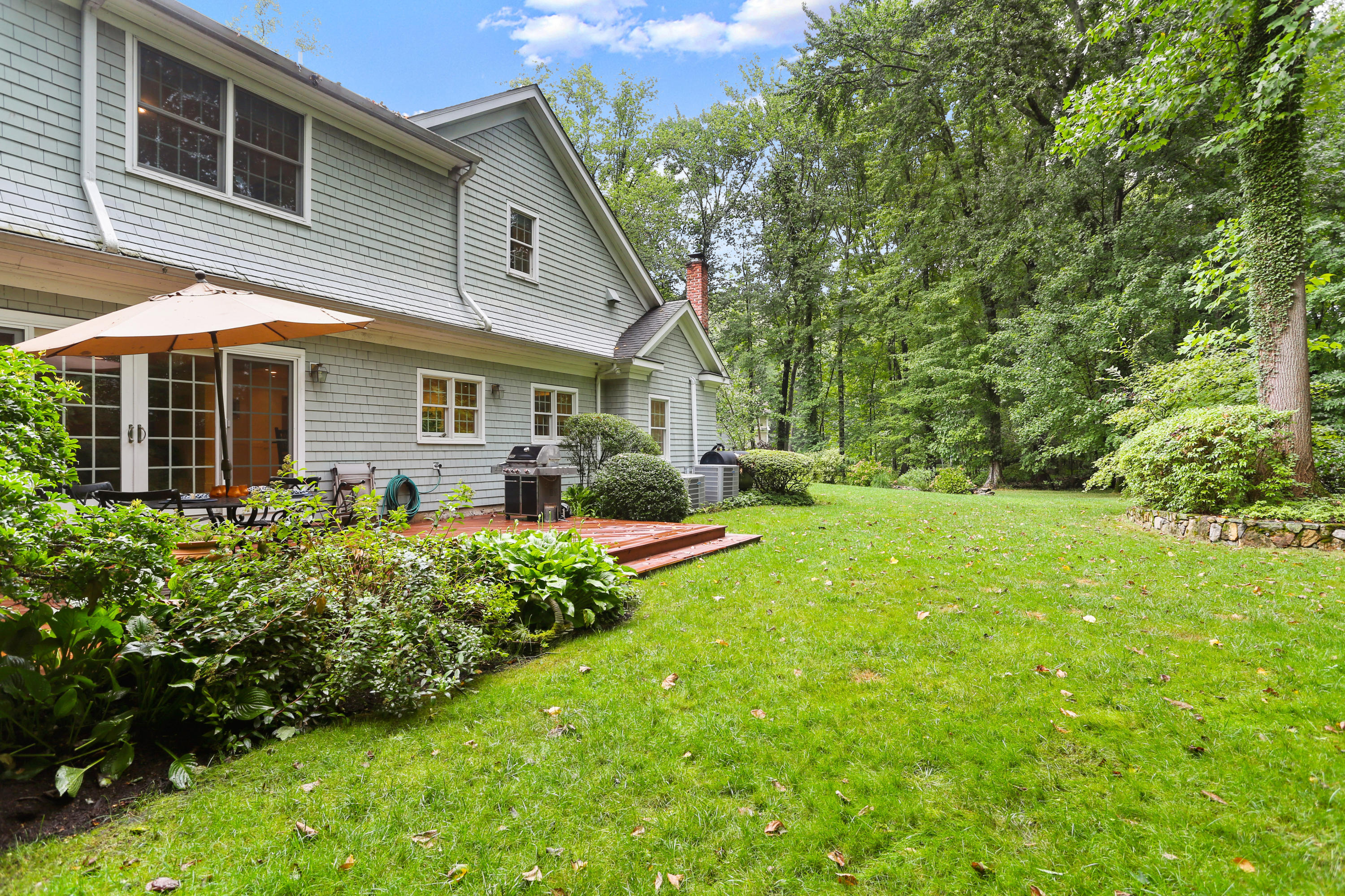 5 Stony Brook Road South Darien, CT 06820 - Photo 25 of 27 a front view of a house with garden