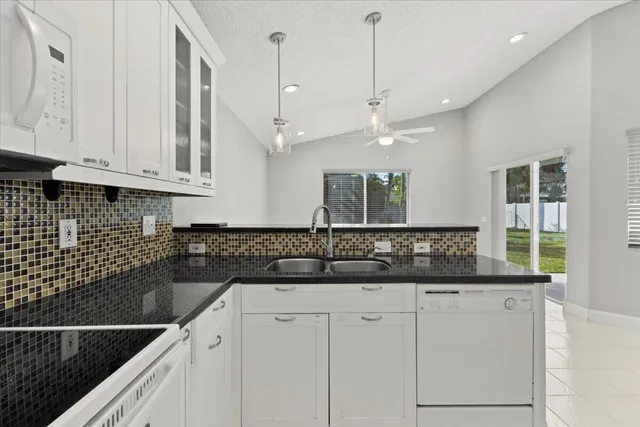 $3,495 | 4546 Northwest 7th Place, Deerfield Beach, FL 33442