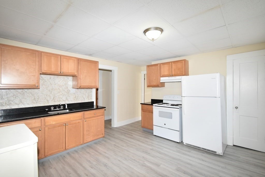 116-118 Johnson Street Springfield, MA 01108 - Photo 6 of 32