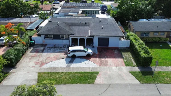 $949,999 | 11512 Northwest 58th Avenue, Hialeah, FL 33012
