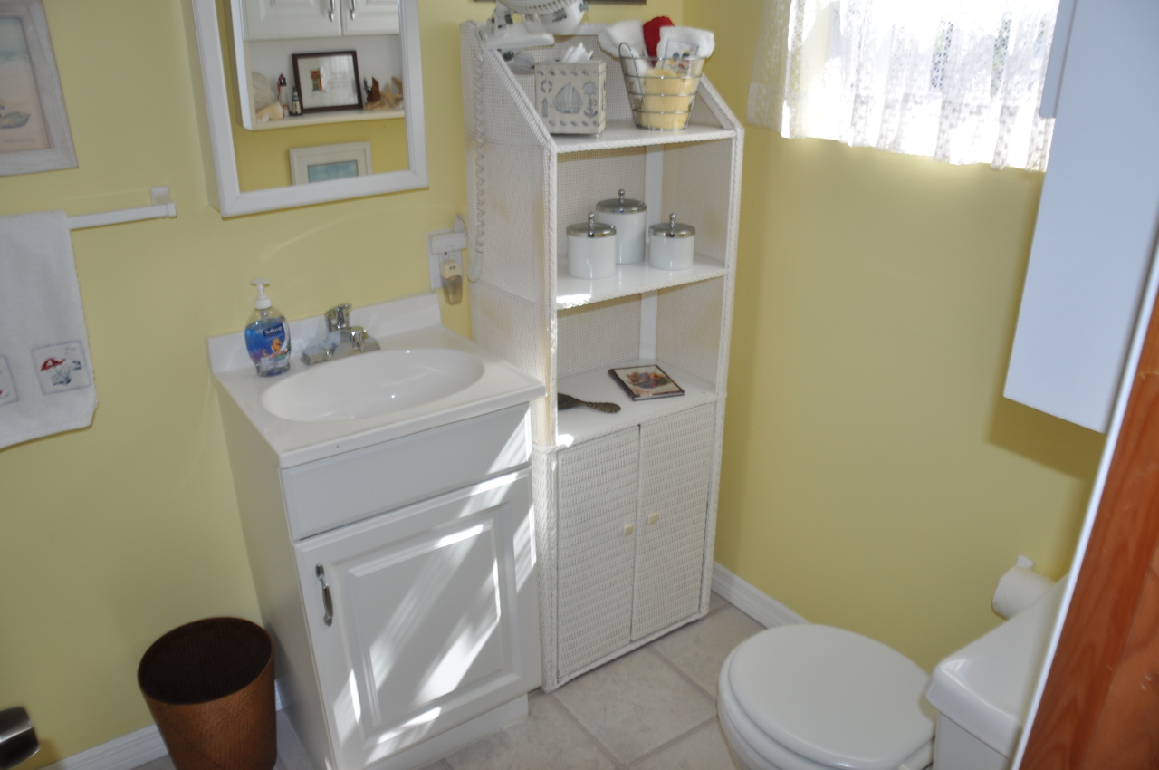 22 Osprey Road Key Largo, FL 33037 - Photo 13 of 19 Second Bath