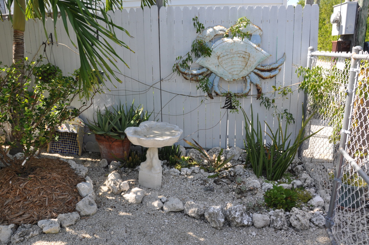 22 Osprey Road Key Largo, FL 33037 - Photo 15 of 19 Landscaping