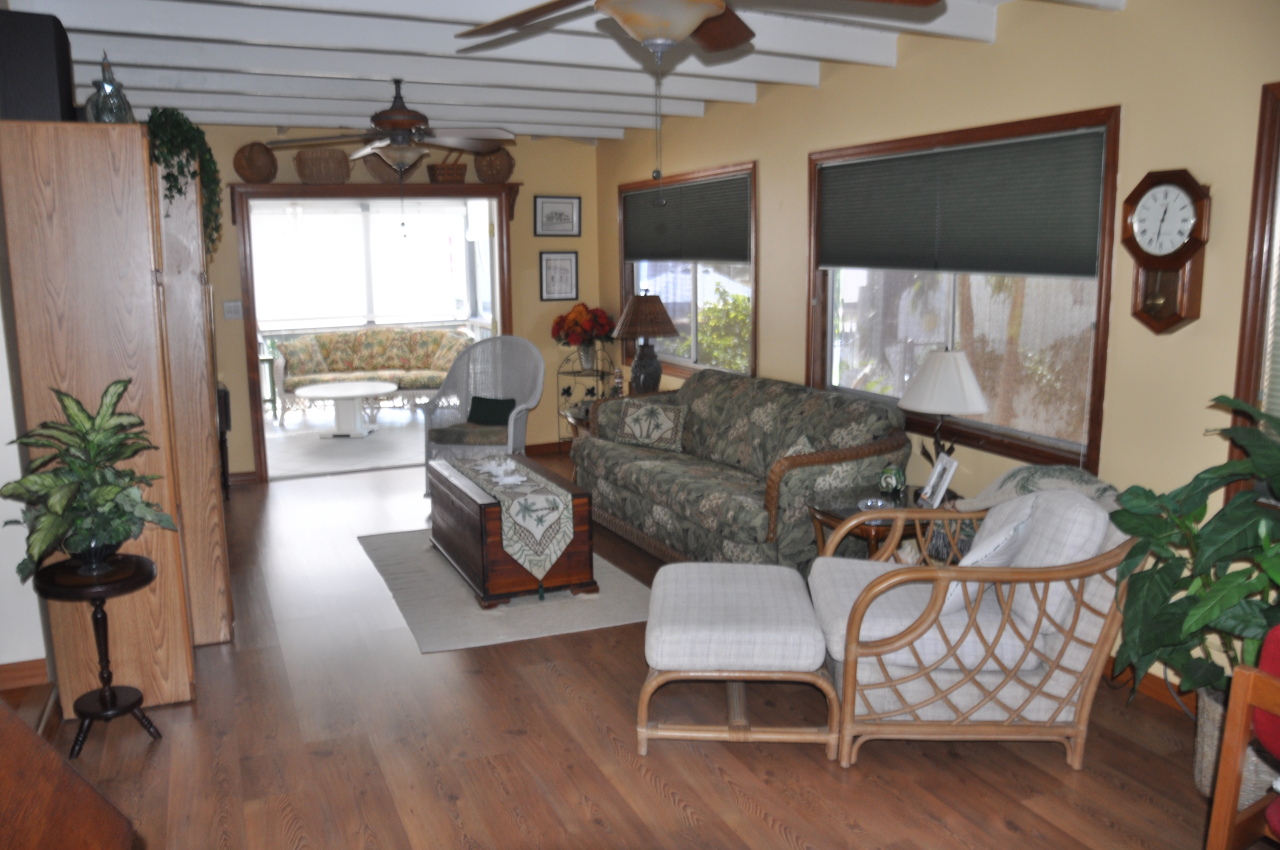 22 Osprey Road Key Largo, FL 33037 - Photo 5 of 19 Living Room