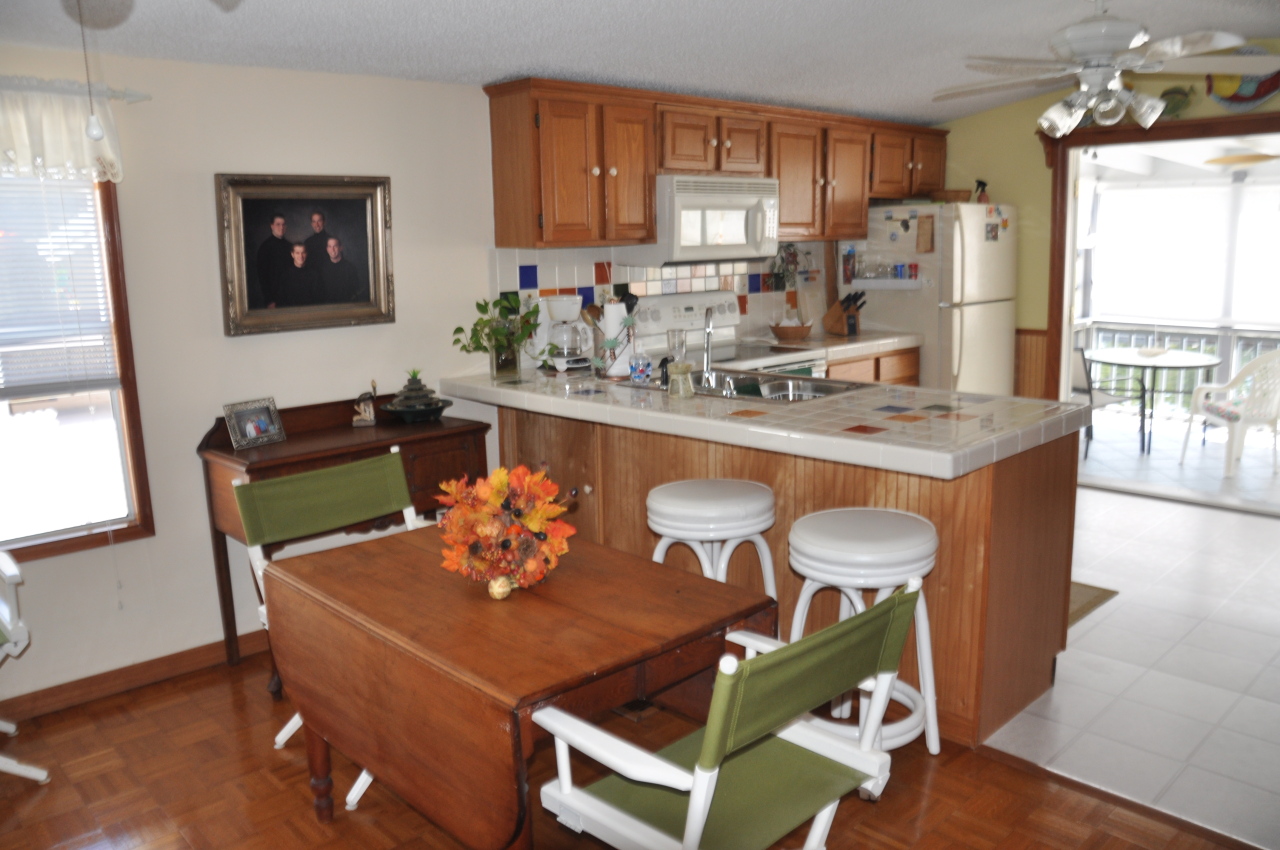 22 Osprey Road Key Largo, FL 33037 - Photo 9 of 19 Ddining Area
