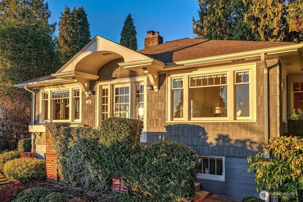 $1,498,000 | 707 Lake Washington Boulevard South, Seattle, WA 98144