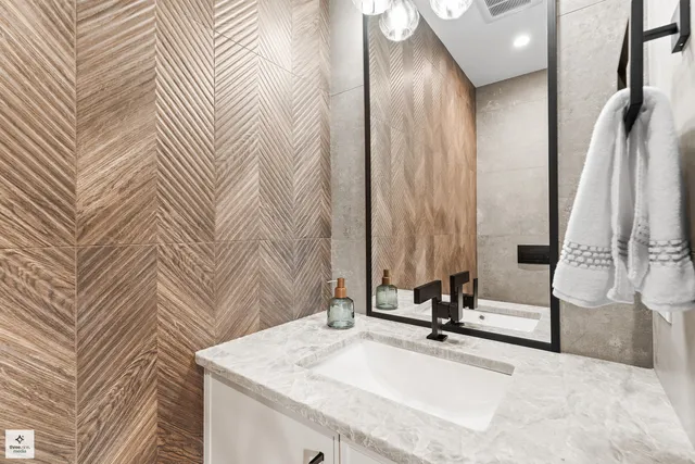 $2,849,000 | 3005 Highland Road, Northbrook, IL 60062