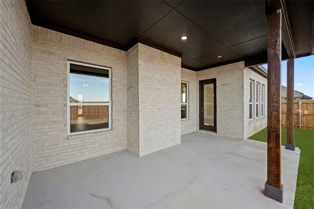 a view of an entryway of the house