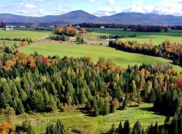 $595,000 | 248 Airport Road, Lyndon, VT 05851