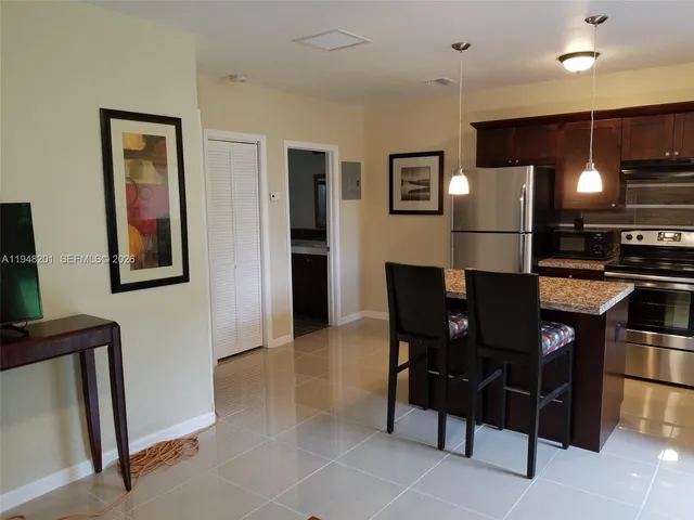 $1,725 | 2015 Funston Street, Unit XX, Hollywood, FL 33020
