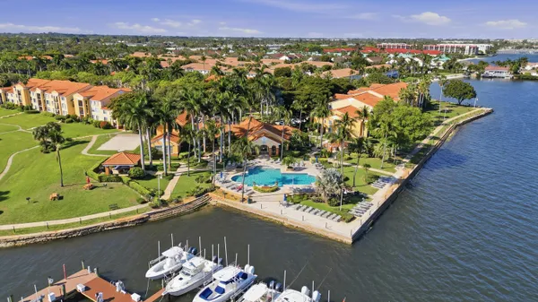$294,000 | 110 Yacht Club Way, Unit 306, Hypoluxo, FL 33462