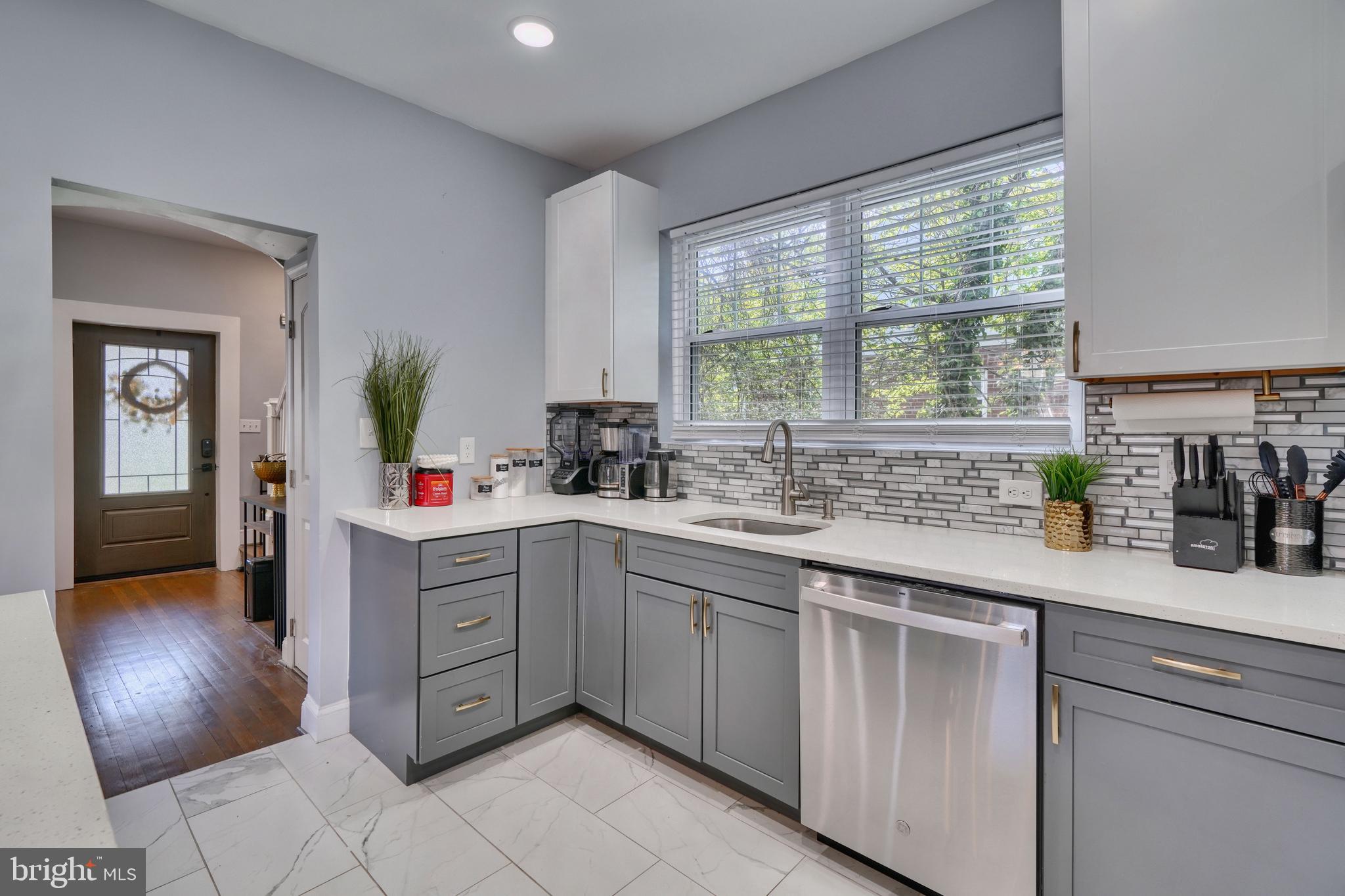 3901 Biddison Lane Baltimore, MD 21206 - Photo 10 of 42