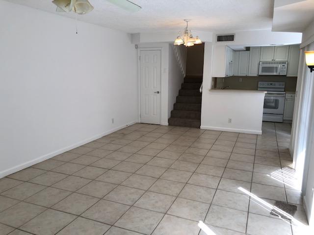 8177 Thames Boulevard, Unit D Boca Raton, FL 33433 - Photo 4 of 18 Living area