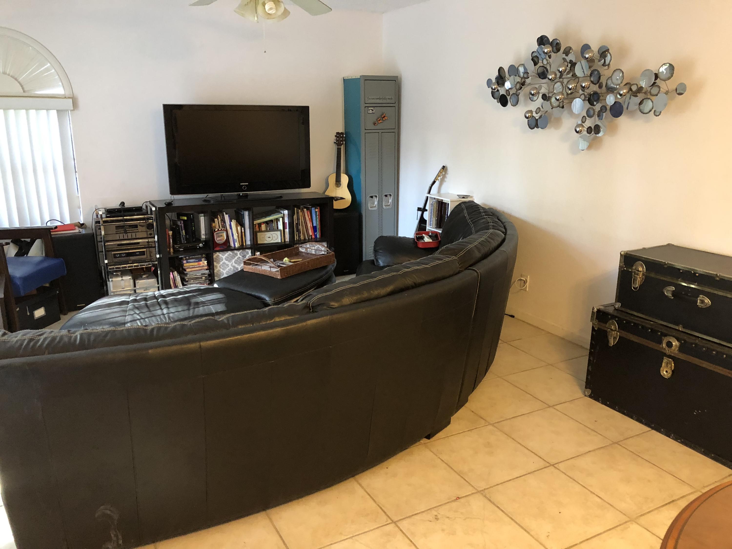 8177 Thames Boulevard, Unit D Boca Raton, FL 33433 - Photo 5 of 18 IMG_2607