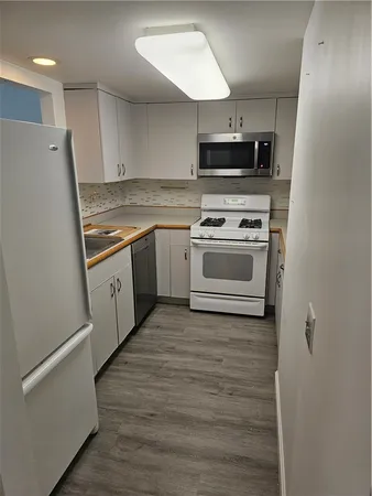 $389,923 | 37 Lawton Brook Lane, Portsmouth, RI 02871
