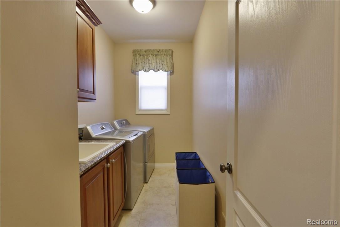 50861 Nesting Ridge Drive Macomb, MI 48044 - Photo 19 of 23 laundry room.jpg