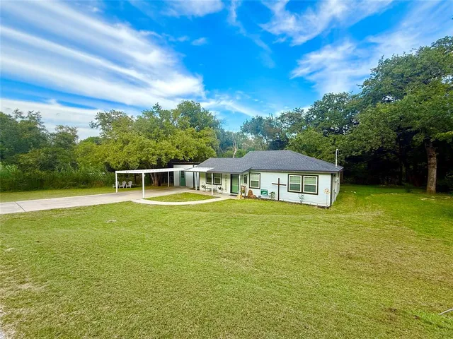 a view of a house with a backyard