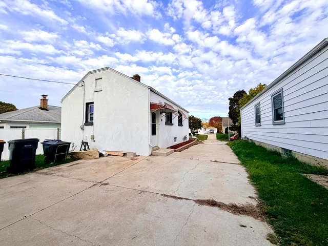 $189,900 | 2017 South 97th Street, West Allis, WI 53227