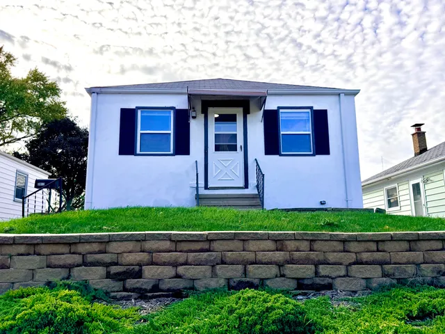 $189,900 | 2017 South 97th Street, West Allis, WI 53227