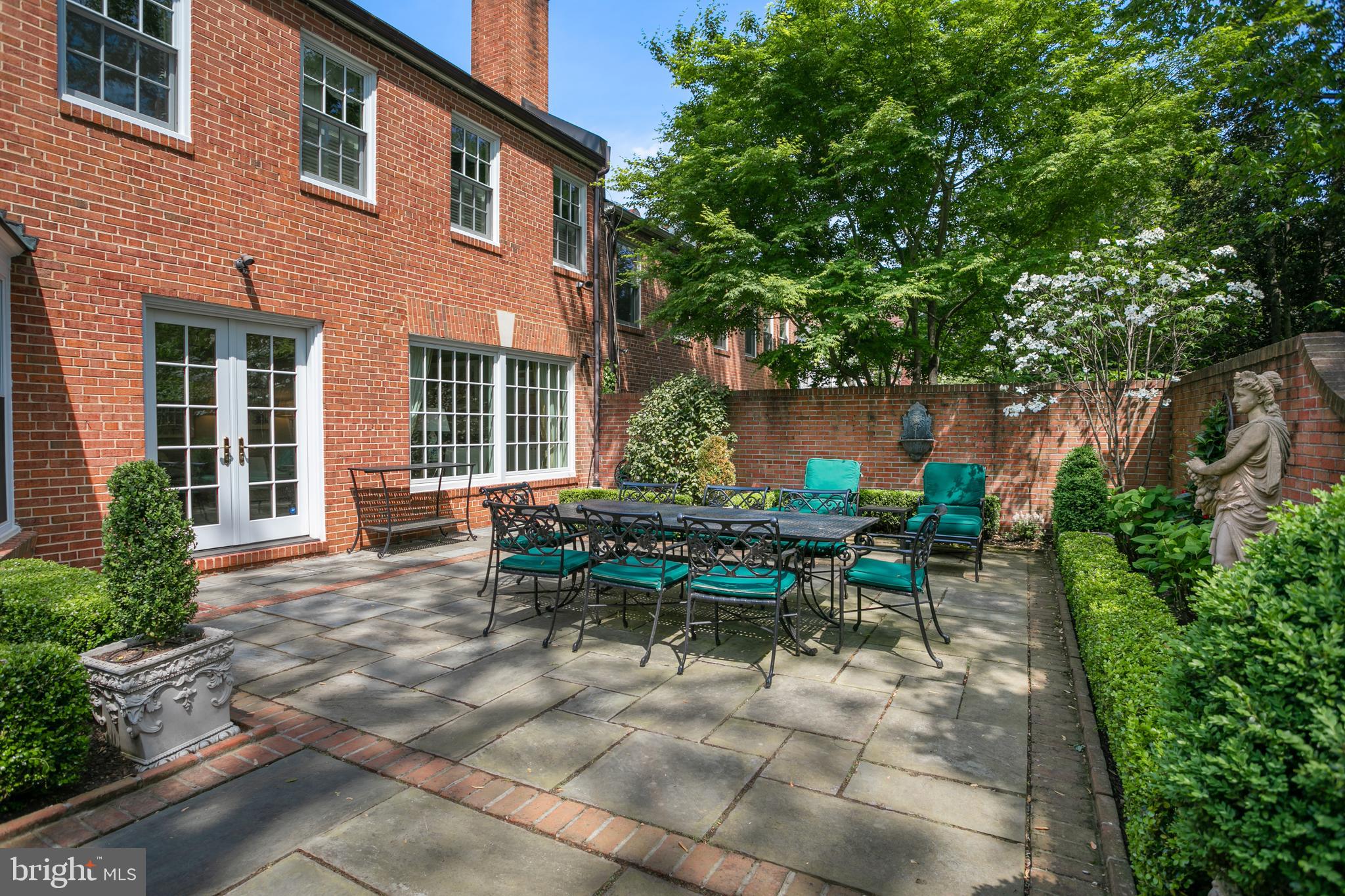 2814 R Street Northwest Washington, DC 20007 - Photo 40 of 46