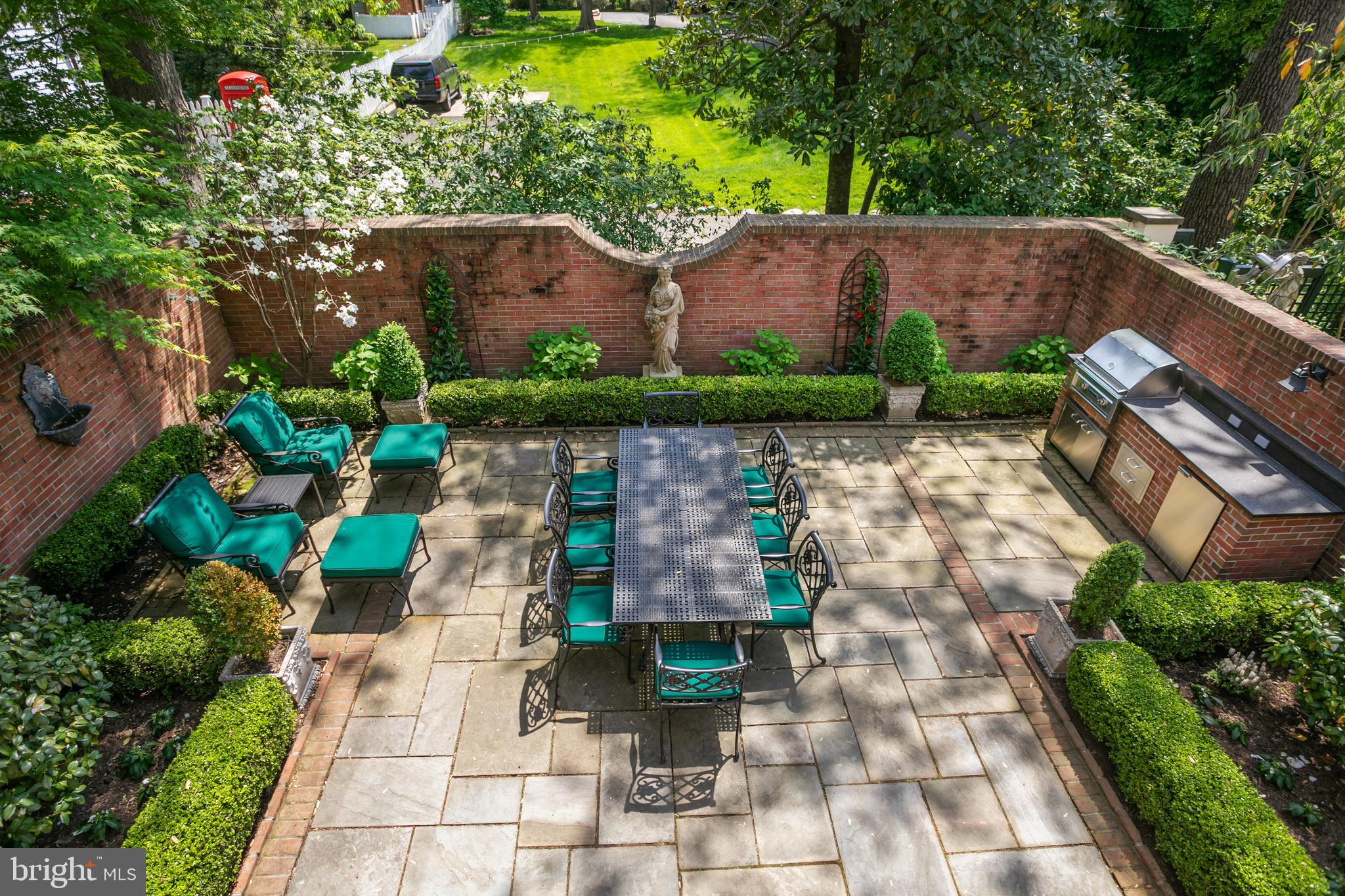 2814 R Street Northwest Washington, DC 20007 - Photo 8 of 46