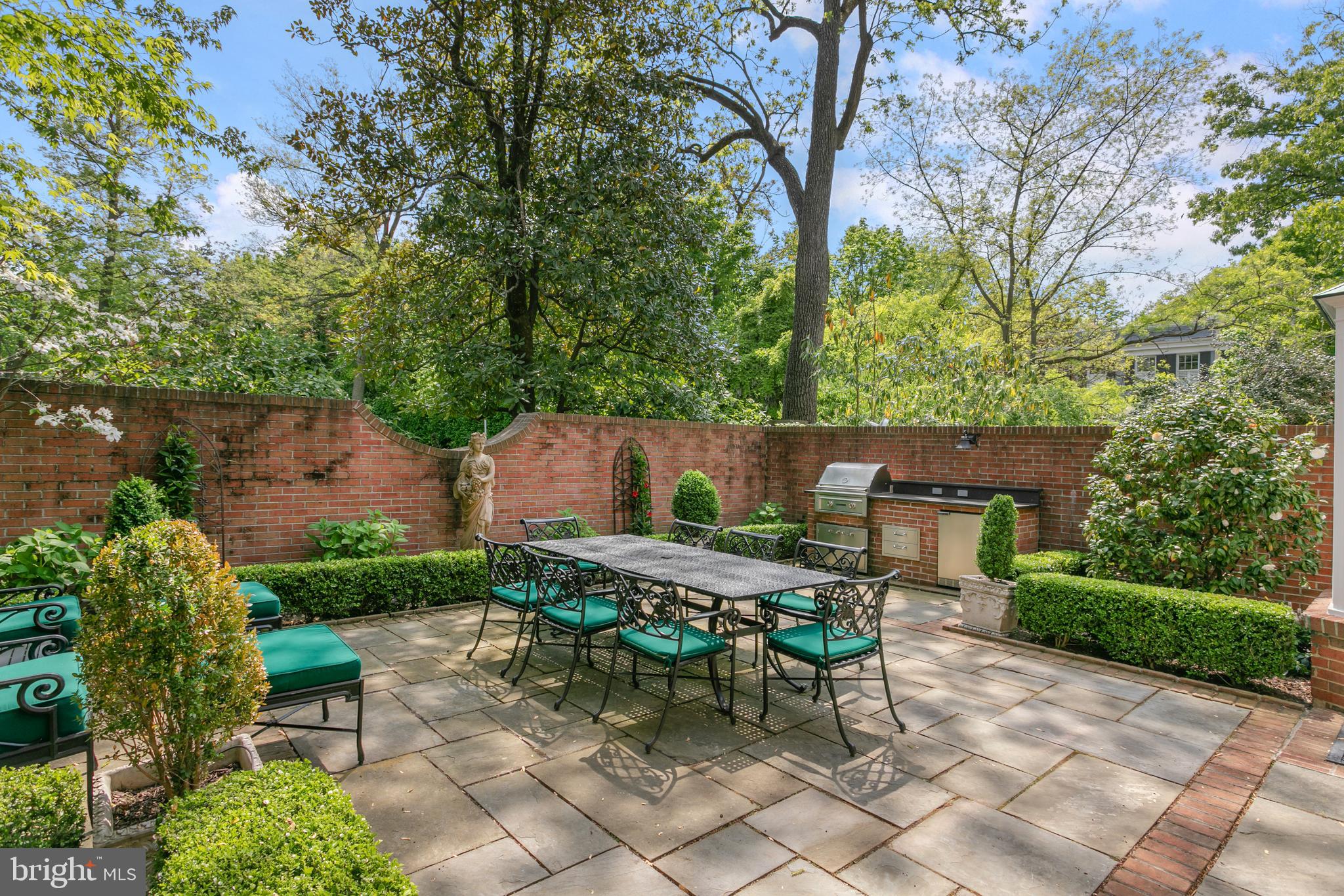 2814 R Street Northwest Washington, DC 20007 - Photo 9 of 46