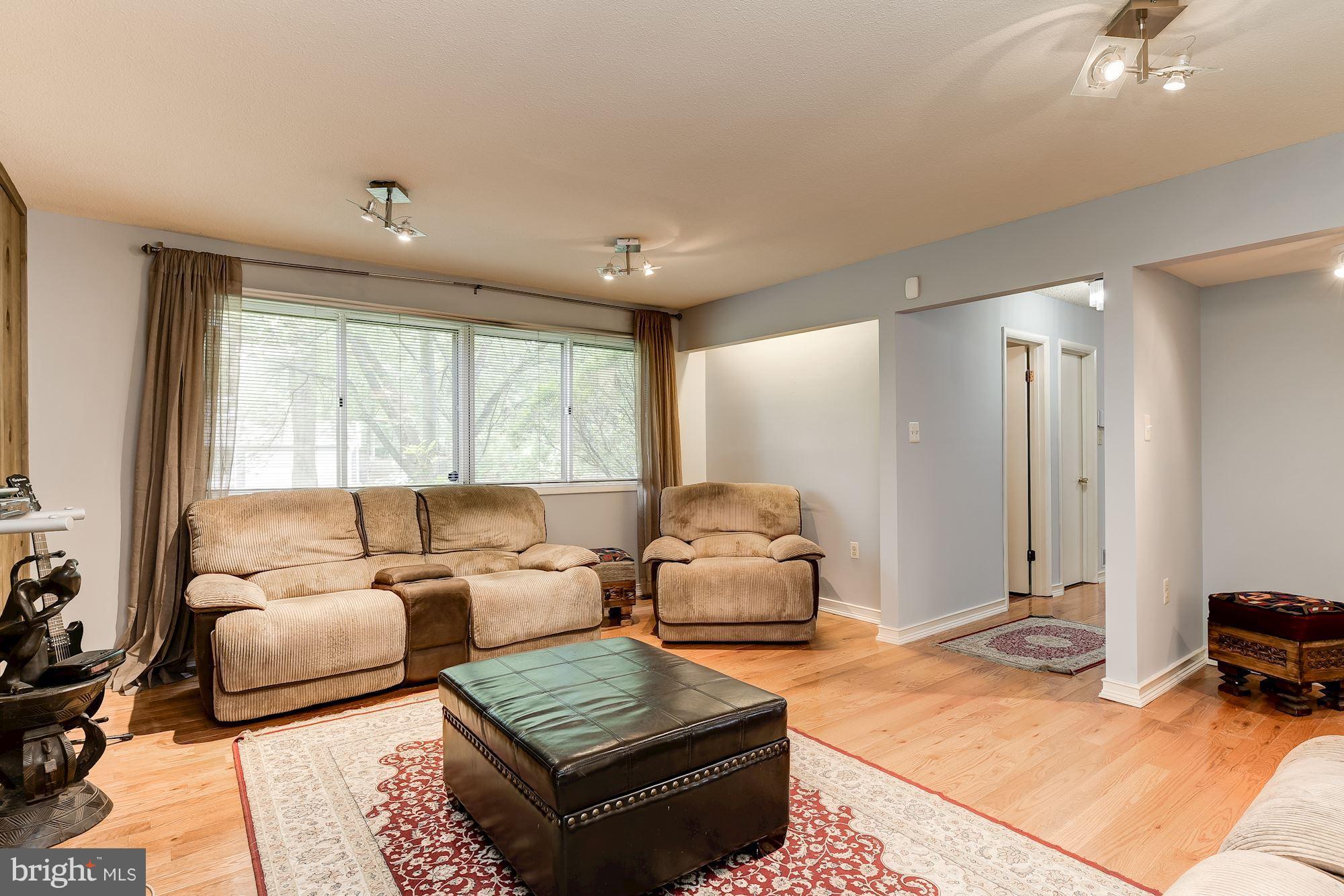 14929 Wellwood Road Silver Spring, MD 20905 - Photo 12 of 28 Family Room
