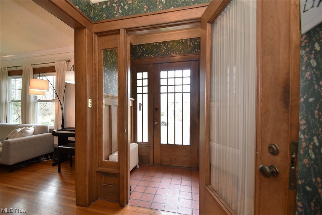 2637 Dartmoor Road Cleveland, OH 44118 - Photo 2 of 35