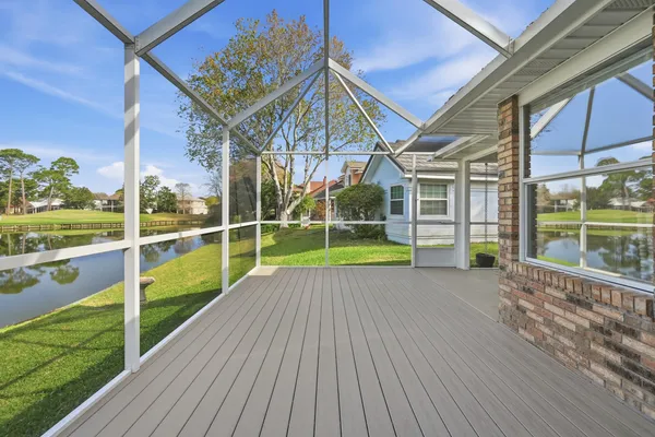$475,000 | 946 Shalimar Pointe Drive, Shalimar, FL 32579