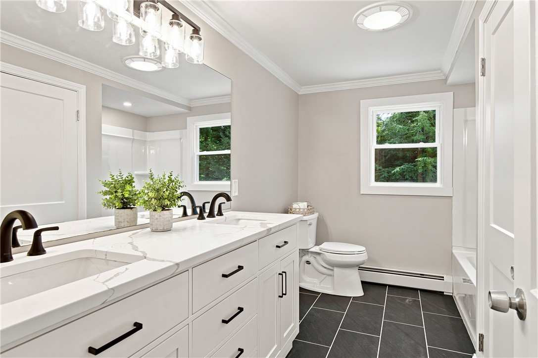 132 Grand View Road East Greenwich, RI 02818 - Photo 4 of 29 Gallery Image 4