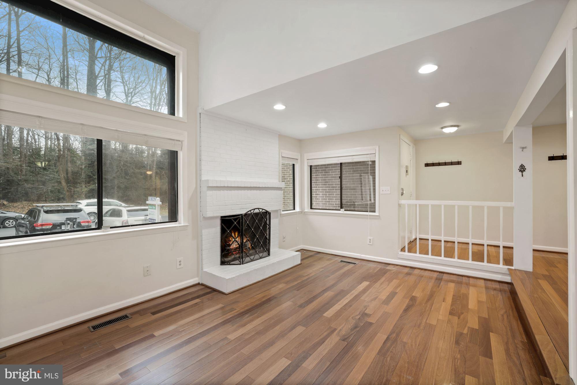 2158 Glencourse Lane Reston, VA 20191 - Photo 3 of 31 Living room