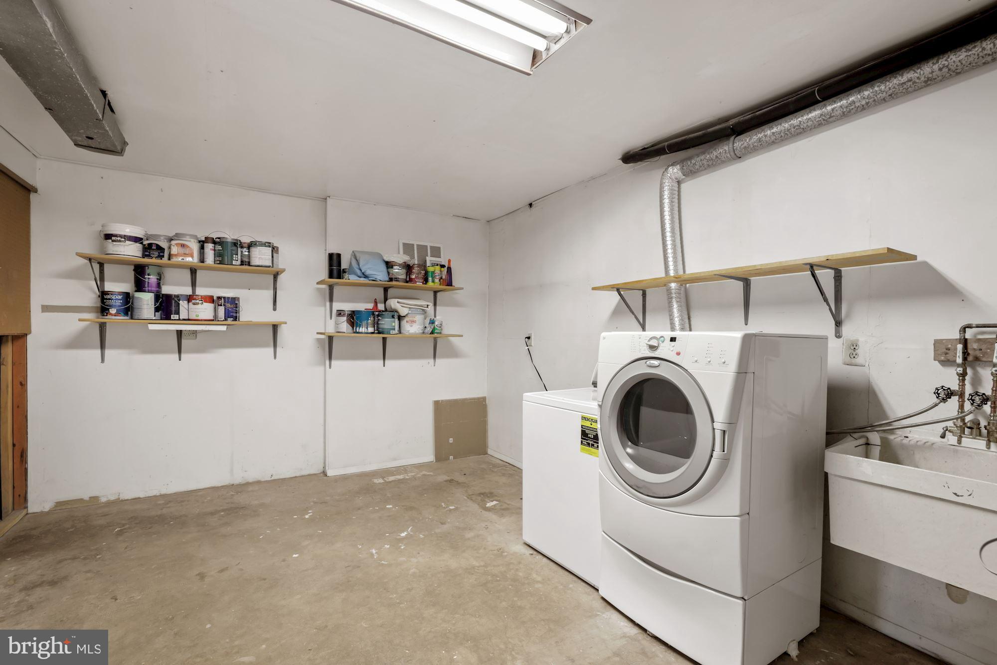 2158 Glencourse Lane Reston, VA 20191 - Photo 23 of 31 Utility/laundry room