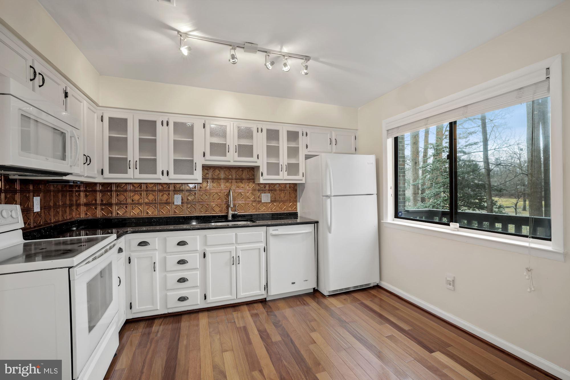 2158 Glencourse Lane Reston, VA 20191 - Photo 7 of 31 Kitchen