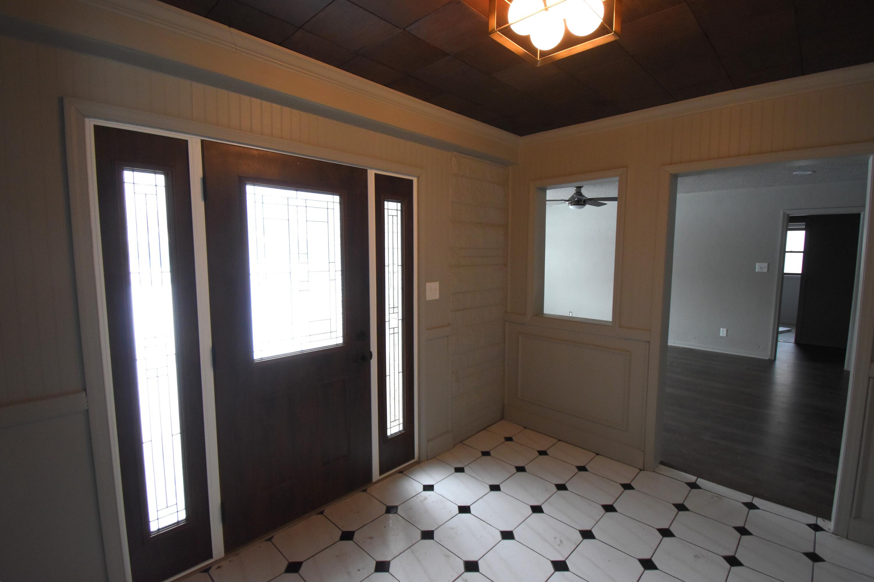 225 West Grace Street Rensselaer, IN 47978 - Photo 4 of 38 3000x2000