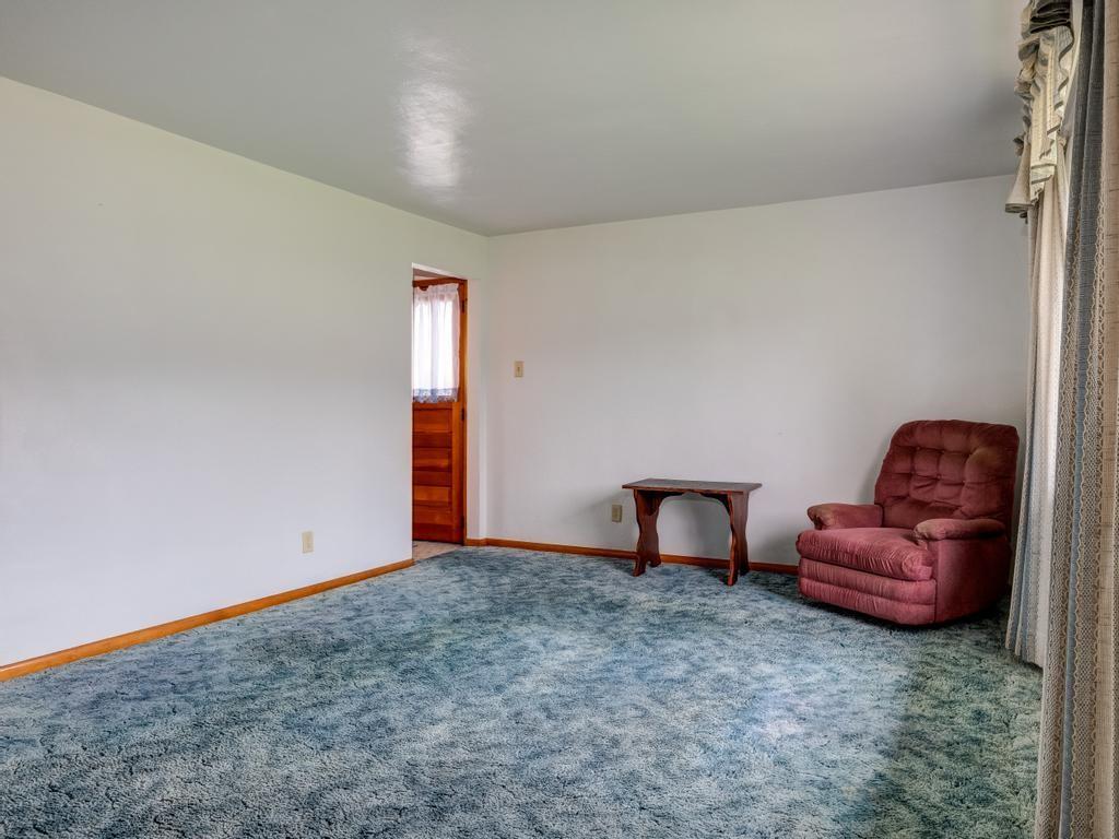 129 Wall Street Rochester, PA 15074 - Photo 7 of 24 a room with furniture and a window