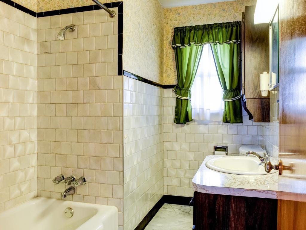 129 Wall Street Rochester, PA 15074 - Photo 8 of 24 a bathroom with a sink and a bathtub