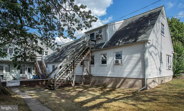 a view of a house with a yard and garage