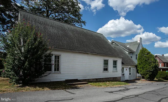 a view of a backyard with sitting area