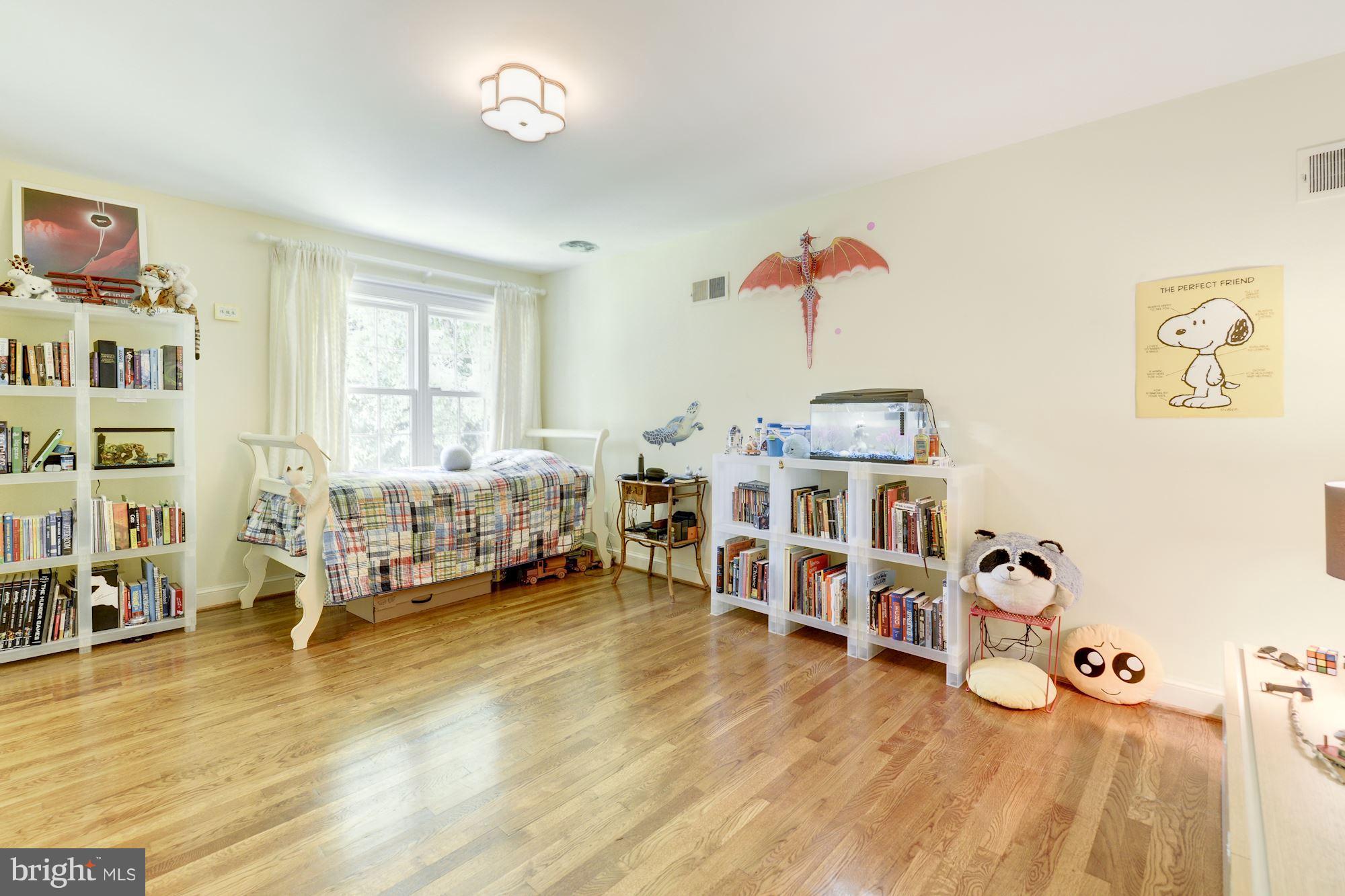 8221 Burning Tree Road Bethesda, MD 20817 - Photo 23 of 30 Bedroom