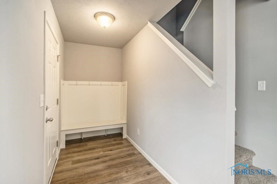 30619 Drouillard Road Walbridge, OH 43465 - Photo 8 of 28 Stock photo- foyer