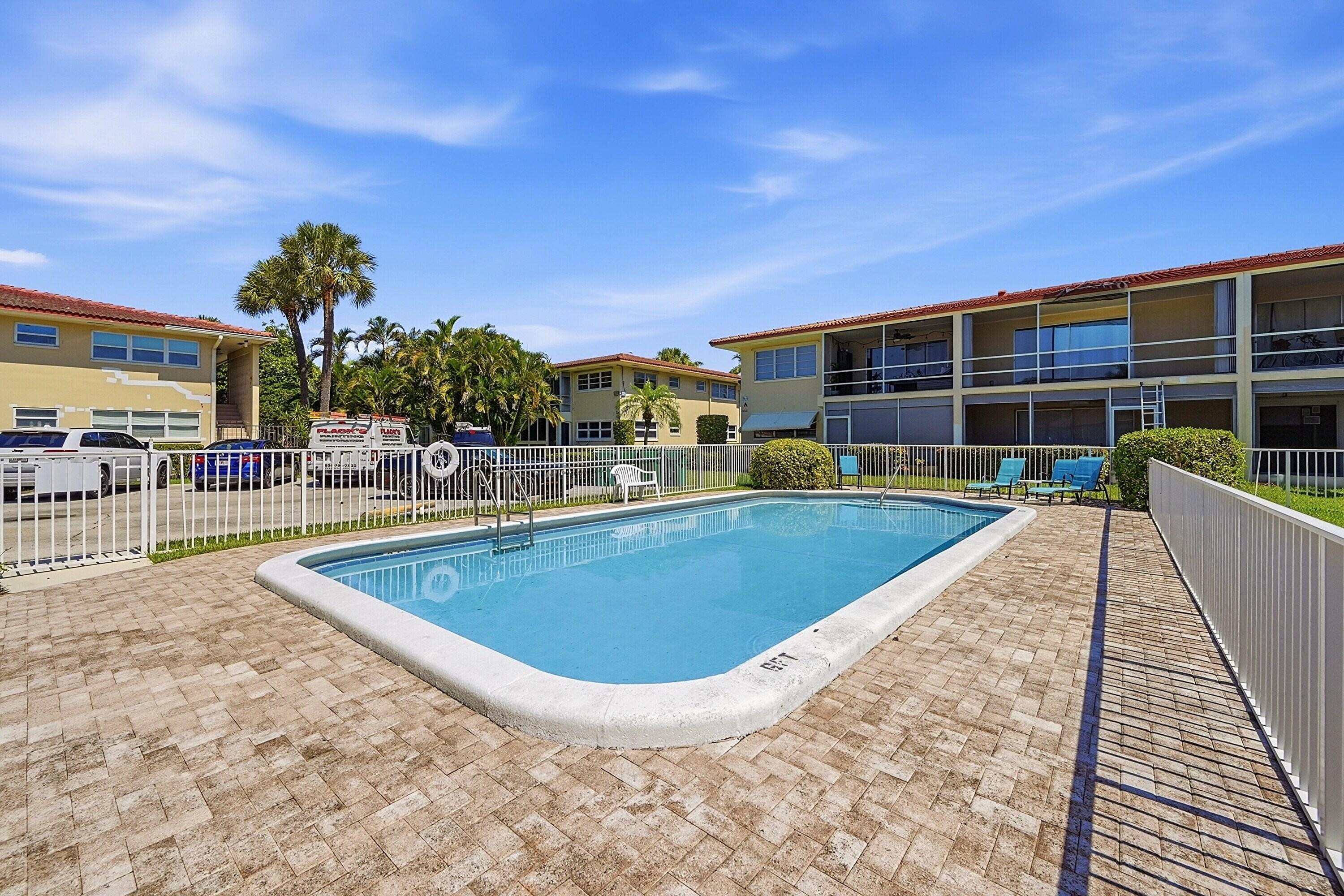 2160 Northeast 36th Street, Unit 37 Lighthouse Point, FL 33064 - Photo 27 of 32 Pool