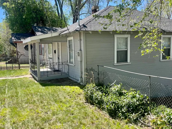 a view of a backyard with garden
