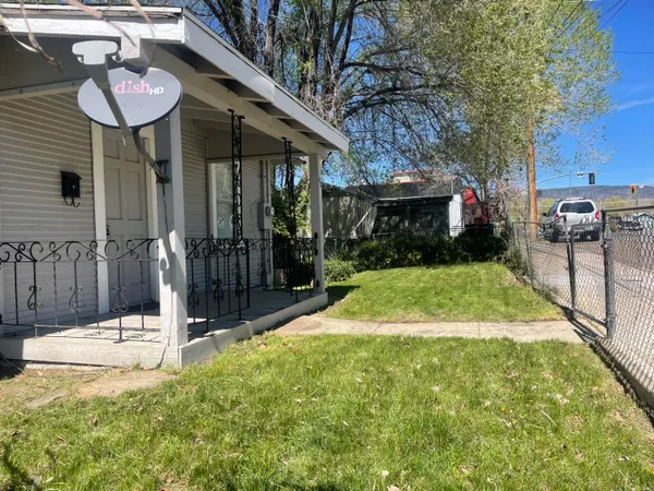 a house view with a outdoor space