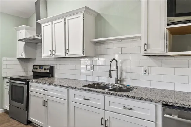 $257,000 | 1402 Southwest Jefferson Street, Lee's Summit, MO 64081