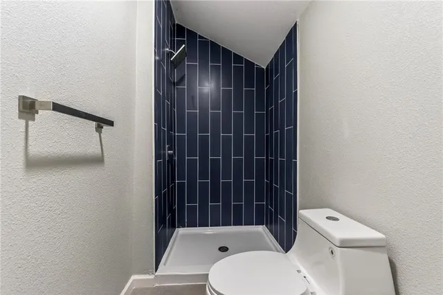 $257,000 | 1402 Southwest Jefferson Street, Lee's Summit, MO 64081