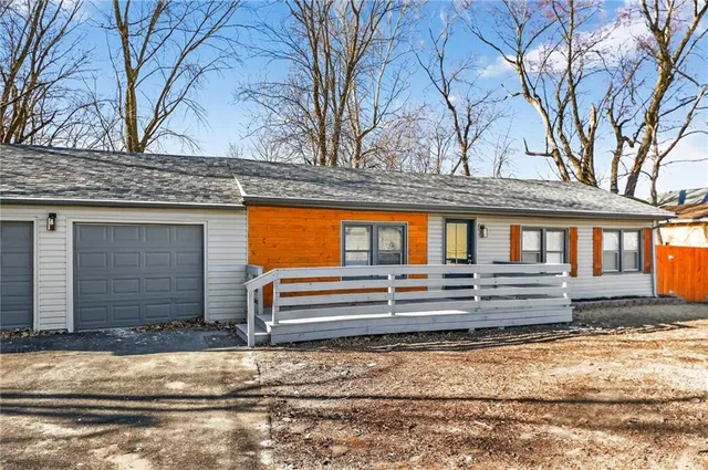 $257,000 | 1402 Southwest Jefferson Street, Lee's Summit, MO 64081