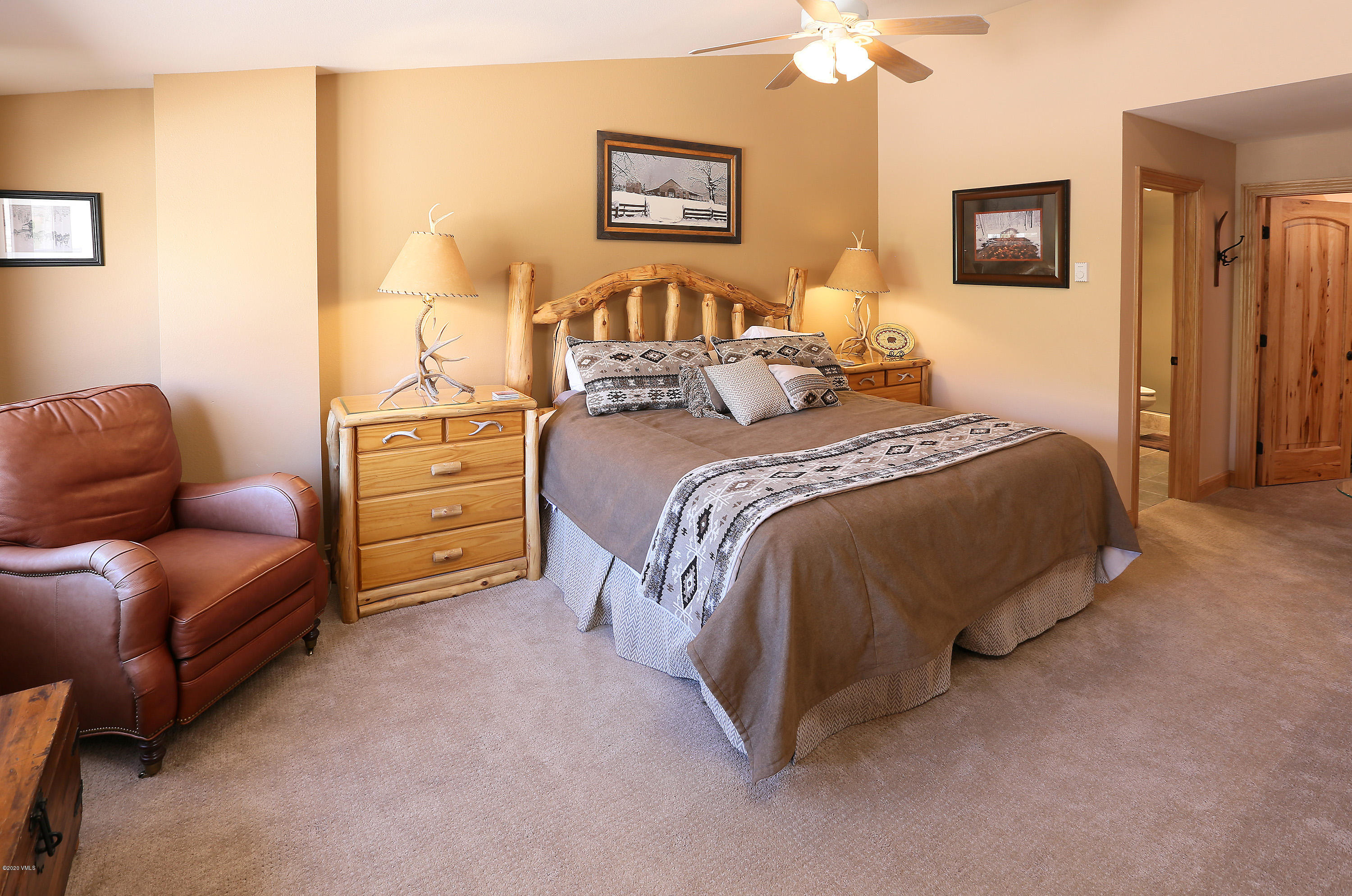 137 Benchmark Road, Unit 520 Avon, CO 81620 - Photo 11 of 22 a spacious bedroom with a bed and a couch