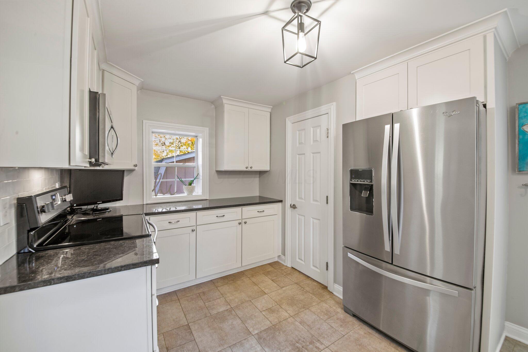 3694 Horseshoe Road Delaware, OH 43015 - Photo 12 of 26 Kitchen Full of Cabinets and Appliances