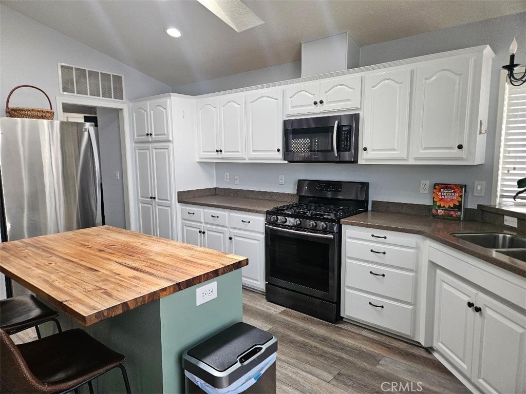 14851 Jeffrey Road Irvine, CA 92618 - Photo 6 of 24 Kitchen 2