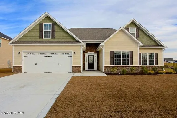 $1,875 | 808 Solomon Drive, Jacksonville, NC 28546